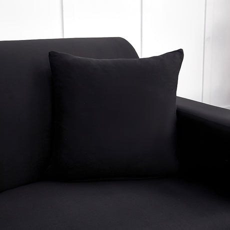 Housses de coussin extensibles 45×45, lot de 2, Noir, posée sur un canapé