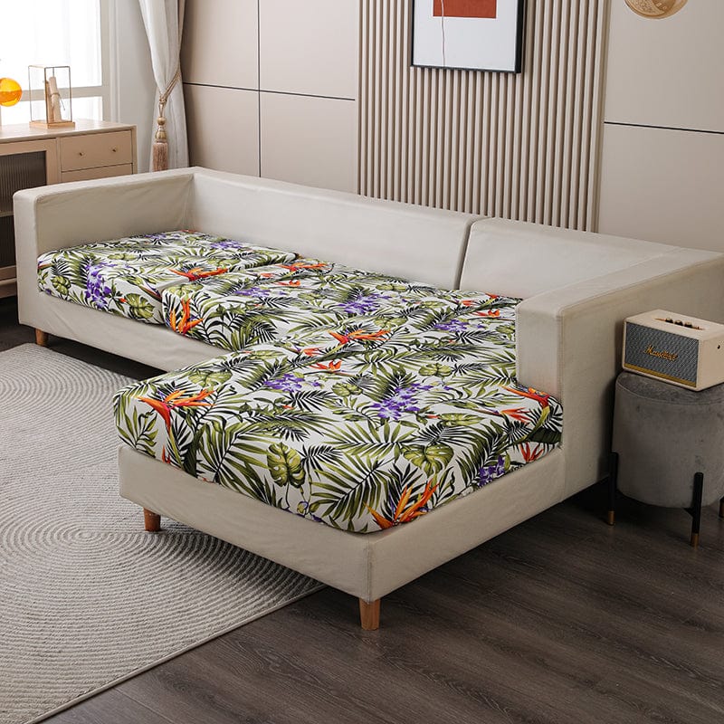 Housse de coussin de canapé extensible, Écru jungle violette, posée sur les coussins d'assise et de dossier d'un canapé — vue 3