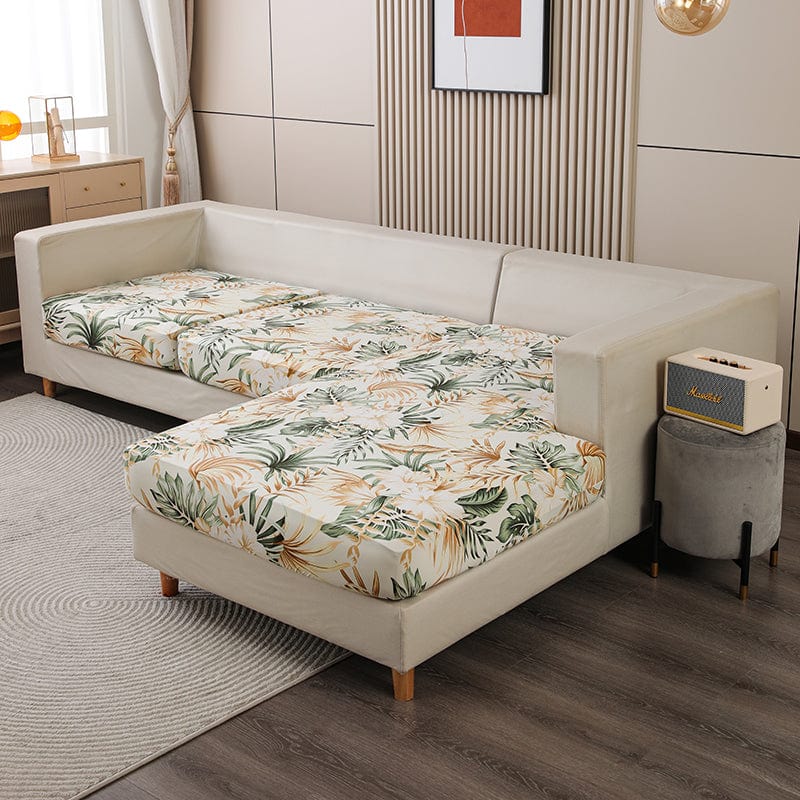 Housse de coussin de canapé extensible, Écru jungle dorée, posée sur les coussins d'assise et de dossier d'un canapé — vue 3