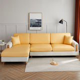 Housse de coussin de canapé en simili cuir, Jaune doré, posée sur les coussins d'assise et de dossier d'un canapé