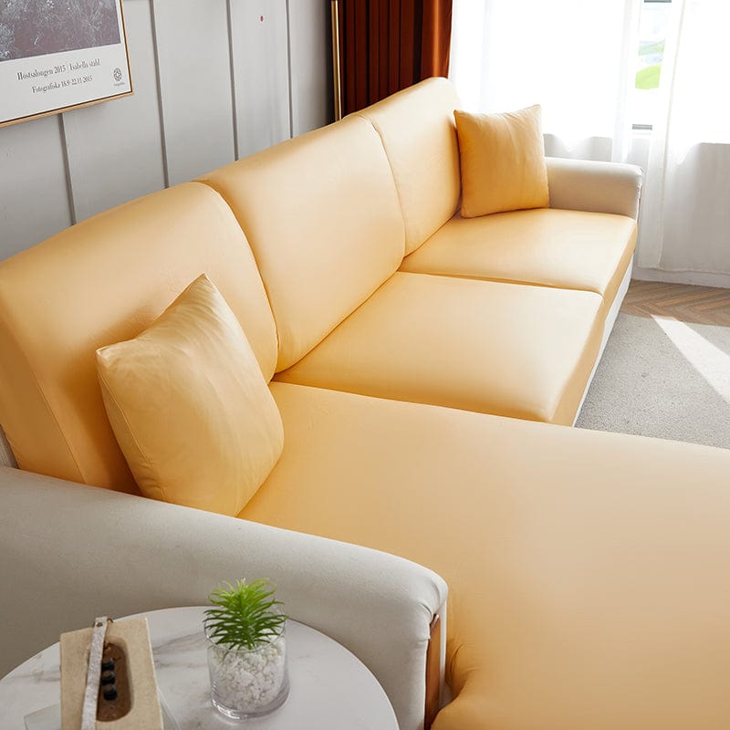 Housse de coussin de canapé en simili cuir, Jaune doré, posée sur les coussins d'assise et de dossier d'un canapé — vue 2