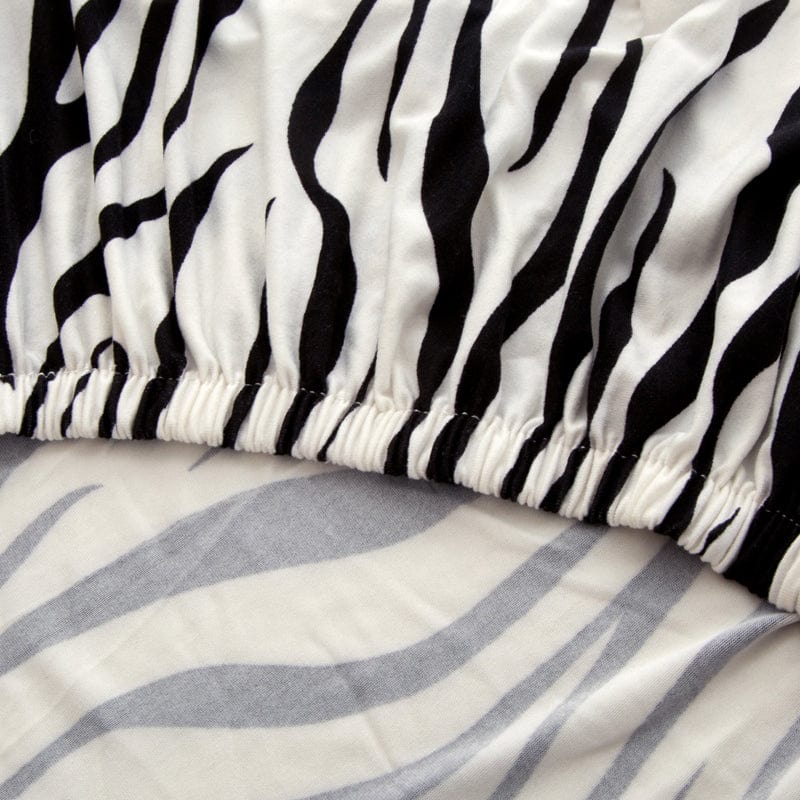 Housse de coussin de canapé extensible, Blanc zébrures noires, posée sur les coussins d'assise et de dossier d'un canapé — vue 5