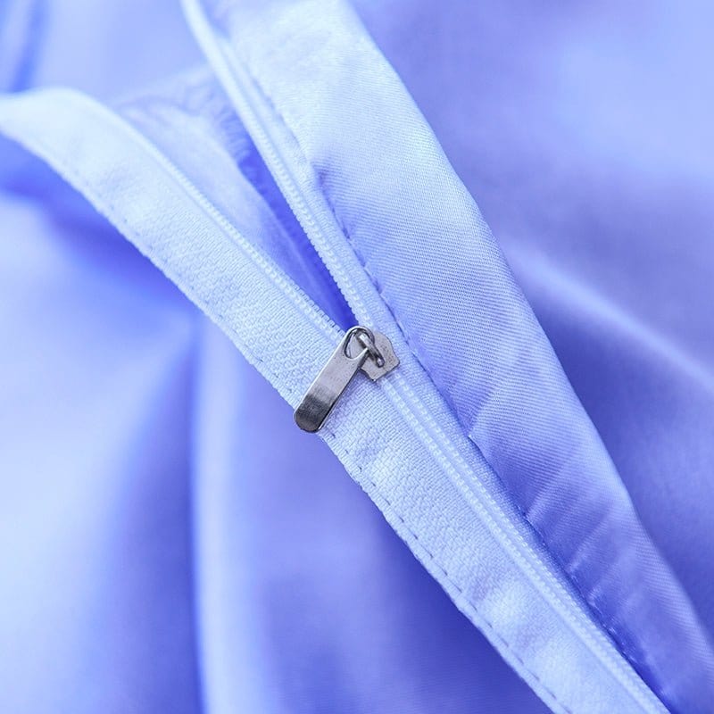 Parure de lit Bleu lavande type satin - Drap housse / Housse de couette / 2 taies d'oreiller La Maison des Housses