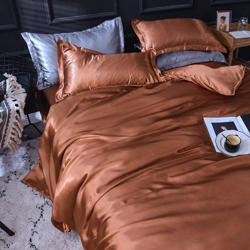 Parure de lit Marron type satin - Drap housse / Housse de couette / 2 taies d'oreiller La Maison des Housses