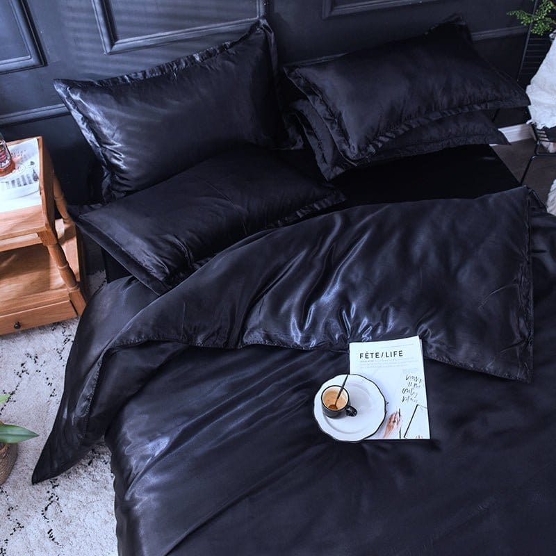Parure de lit Noir type satin - Drap housse / Housse de couette / 2 taies d'oreiller La Maison des Housses