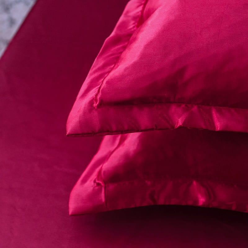 Parure de lit Rouge type satin - Drap housse / Housse de couette / 2 taies d'oreiller La Maison des Housses