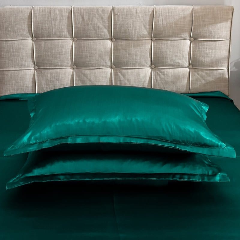 Parure de lit Vert type satin - Drap housse / Housse de couette / 2 taies d'oreiller La Maison des Housses