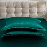 Parure de lit Vert type satin - Drap housse / Housse de couette / 2 taies d'oreiller La Maison des Housses