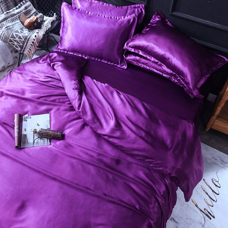 Parure de lit Violet type satin - Drap housse / Housse de couette / 2 taies d'oreiller La Maison des Housses