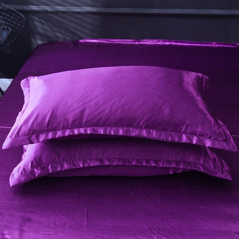 Parure de lit Violet type satin - Drap housse / Housse de couette / 2 taies d'oreiller La Maison des Housses