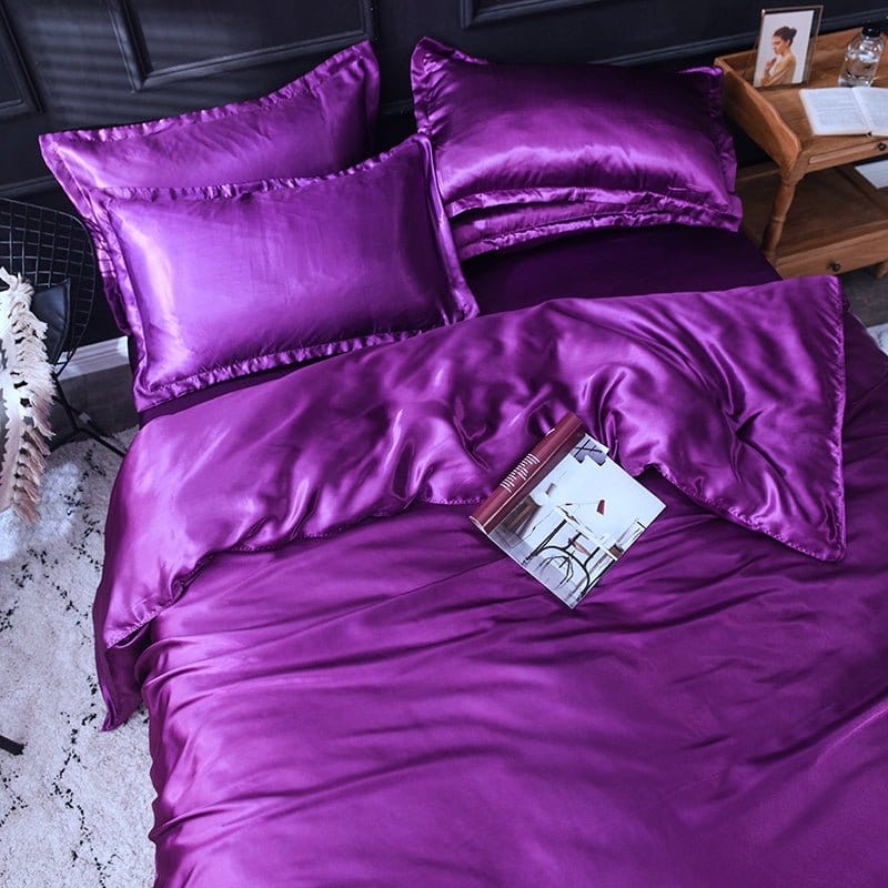 Parure de lit Violet type satin - Drap housse / Housse de couette / 2 taies d'oreiller La Maison des Housses
